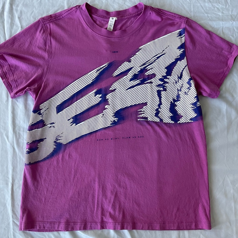 Lululemon women’s athletic shirt. Size 6